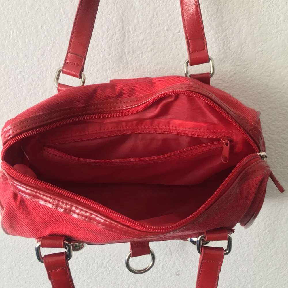 Mini Heart Barrel Bag - Picture 9 of 10